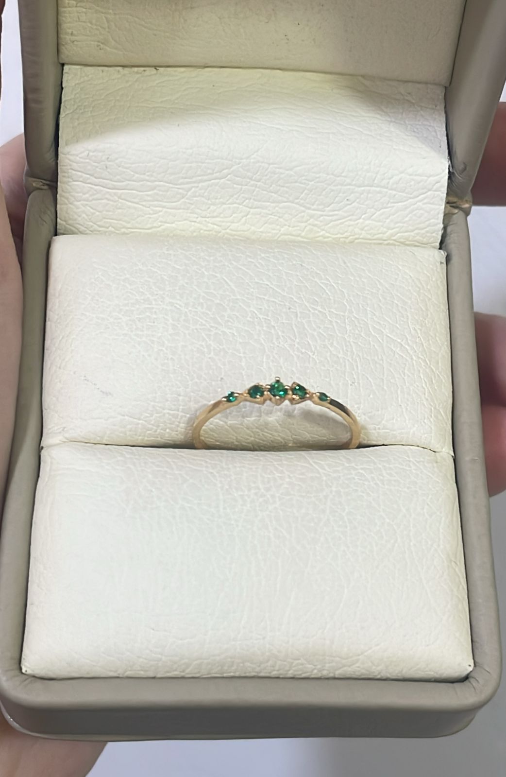 Anillo 5 Zircones